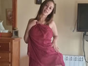 阿拉伯女孩艷舞搖晃她的大胸部