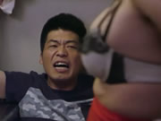 在飛機公廁韓國美乳空姐色誘男乘客上演刺激的性愛淫叫不止